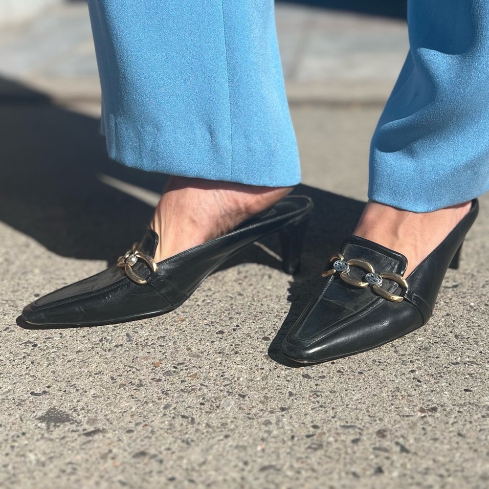Brighton 8M Black Leather W/Gold Chain Details Kitten Heel Slides